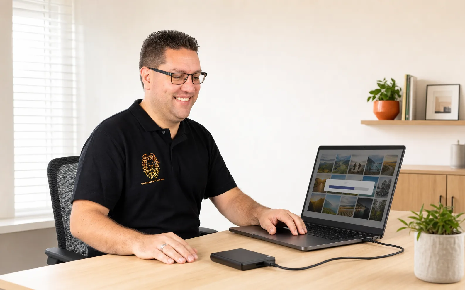 Mike Veenstra controleert zakelijke hosting en servers